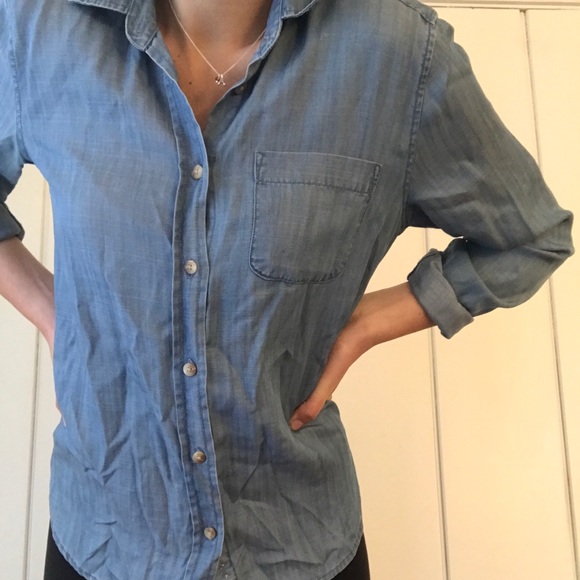 American Eagle Jean Button Down - Picture 3 of 5